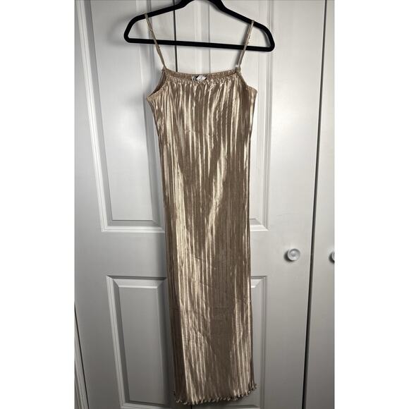 Petal and Pup Liza Gold Pleated Maxi Dress Size Small NWT - Picture 4 of 8